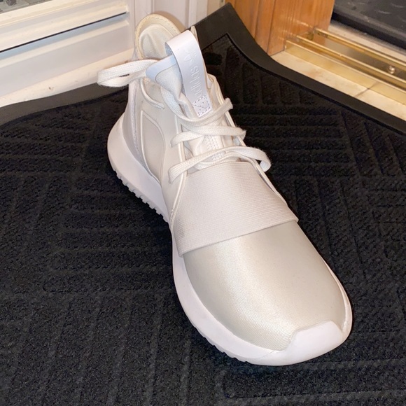 White adidas sneakers - Picture 2 of 3